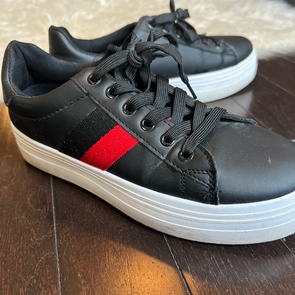 Amazing condition black chunky shoes sneakers with red strip. Size 9 - Picture 4 of 13